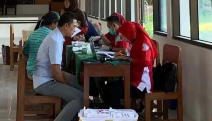 BEM STKIP Modern Ngawi Gelar Donor Darah Untuk Warga Sekitar Kampus