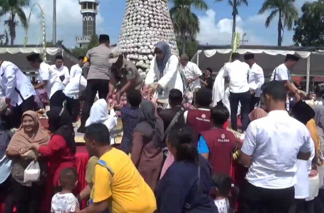 Gunungan apem