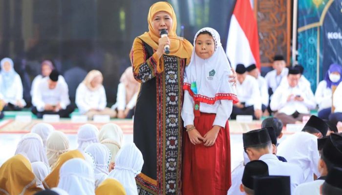 Ini Tausiyah Ketua PP Muslimat NU Khofifah, di Acara Santunan 800 Anak Yatim se-Kota Kediri