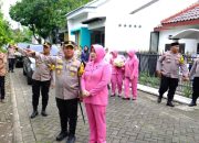 Kapolres dan Ketua Bhayangkari Ngawi Kunjungi Anggota Terdampak Banjir