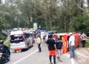 Isuzu Elf Terguling di Jalur Wisata Sarangan, 10 Penumpang Terluka