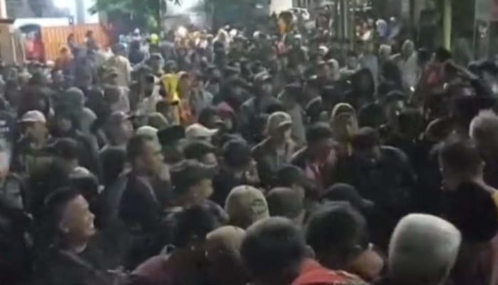 Suaranya Hilang, Ribuan Massa Pendukung Caleg Geruduk Rekapitulasi KPU Jember