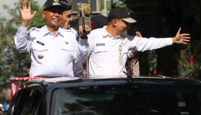 Kirab Piala Adipura Keliling Kota, Bikin Bangga Warga Jombang