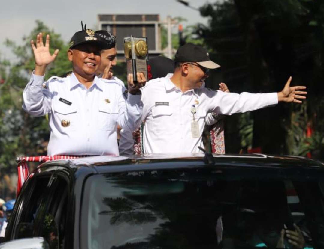Kirab piala Adipura