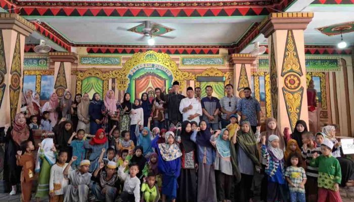 Tangis Haru Iringi Pembagian Santunan Anak Yatim Piatu dan Anak Terlantar