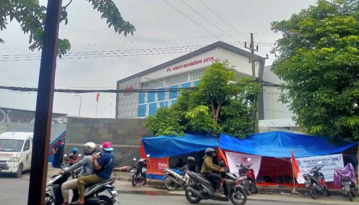 Tuntut Hak, Pekerja PT ABJ Mogok Kerja