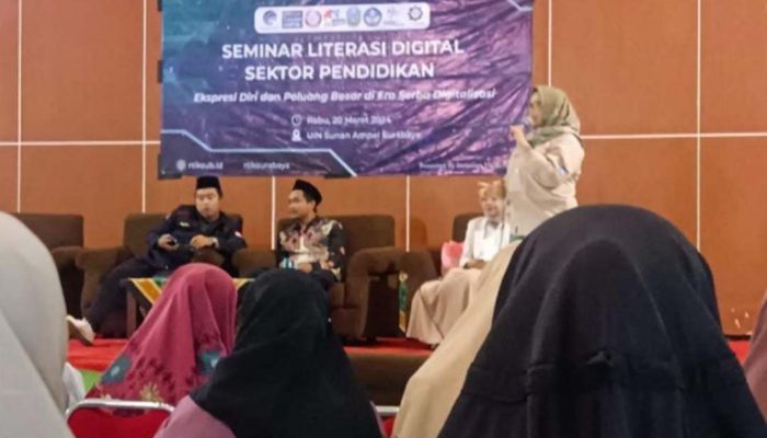 Relawan TIK Surabaya Beri Literasi Digital ke SMK dan Dua PT di Surabaya