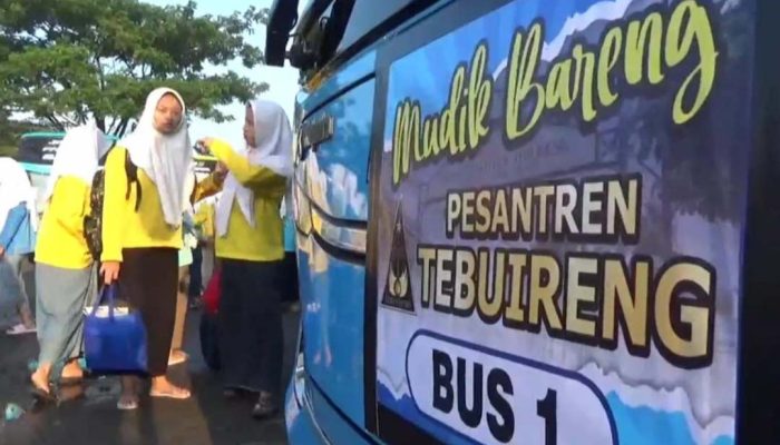 Puluhan Armada Bus Antarkan Ribuan Santri Tebuireng Jombang Mudik Bareng