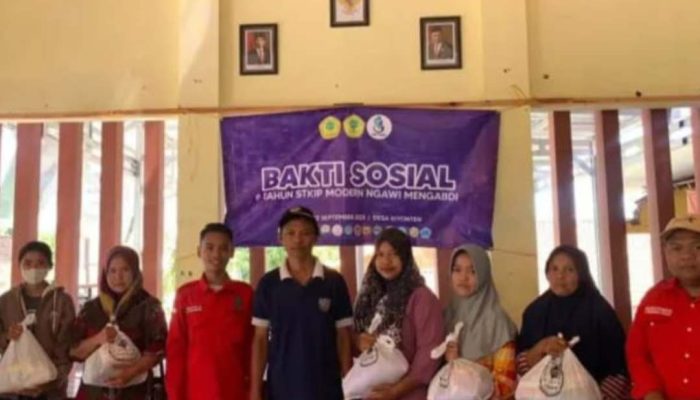 Peduli Sesama, Mahasiswa STKIP Modern Ngawi Gelar Bakti Sosial