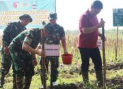 Ketua DPRD Magetan dan Kodim 0804 Tanam Jagung Bersama di Lembeyan