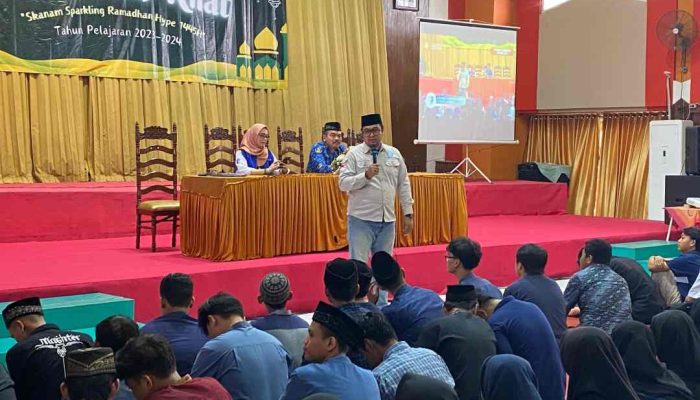 Relawan TIK Surabaya Gandeng Kominfo Ajak Siswa SMK 6 Surabaya Cegah Kejahatan Cyber