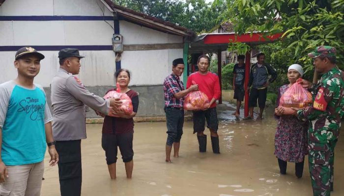 Sinergitas Tiga Pilar di Ngawi, Bantu Warga Paron Terdampak Banjir