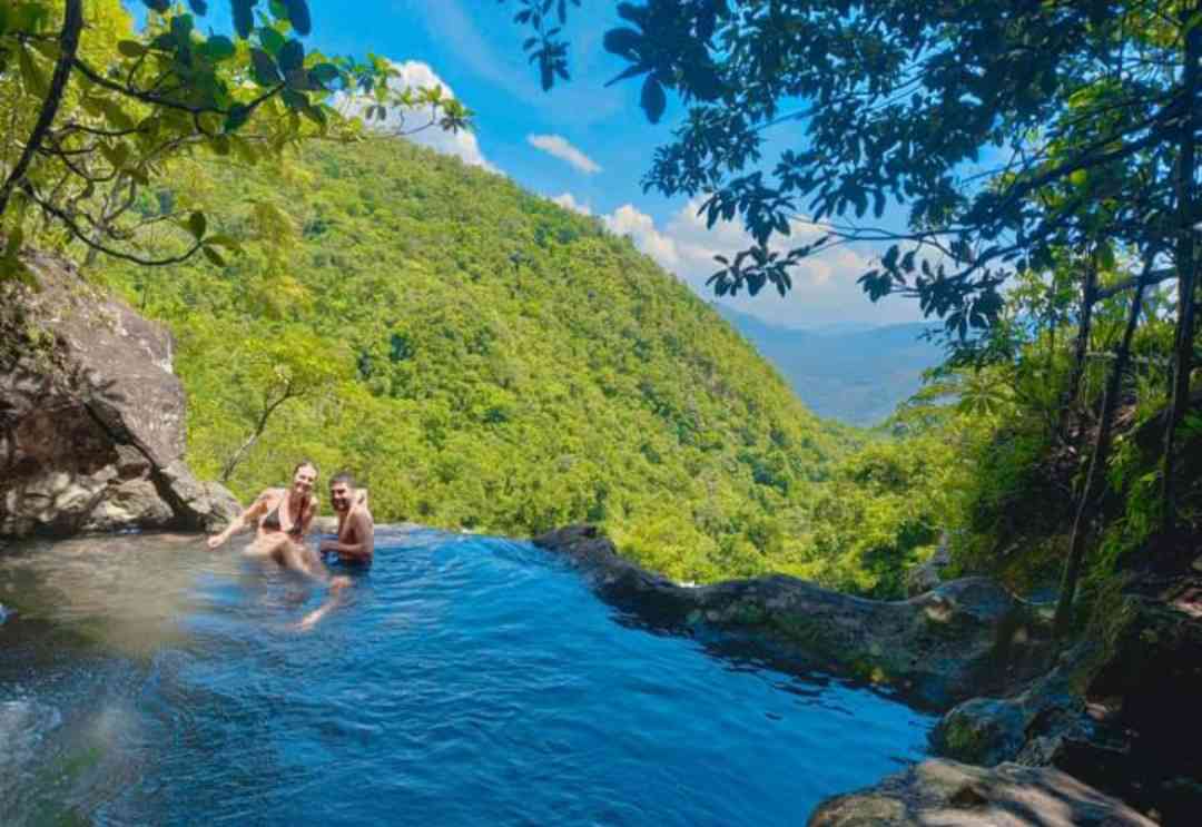 Air terjun wae lolos