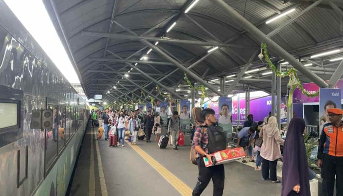 Penumpang Kereta di Stasiun Jombang Capai Ribuan di Puncak Arus Balik