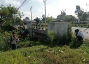 Dinas PUPR dan LKLH Blora Bersih-bersih Kali Bunder Kamolan