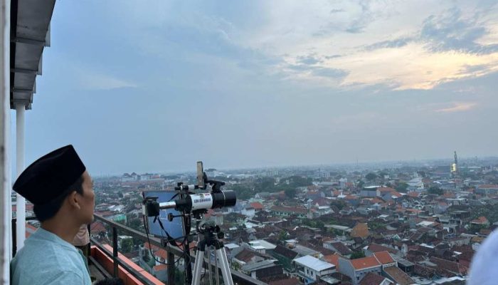 Ikuti Rukyatul Hilal Awal Syawal 1445 H di Sidoarjo, Plt. Kakanwil: Hilal Berhasil Terlihat