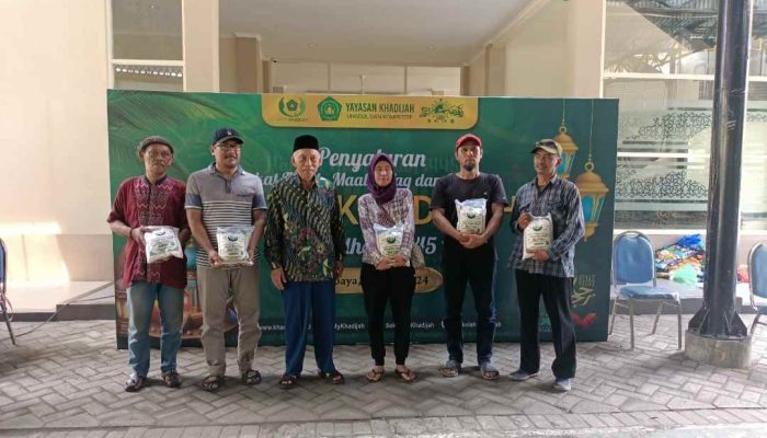 Lazis Khadijah Salurkan Zakat fitrah dan Mal
