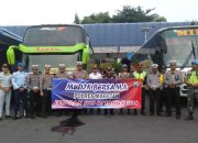 Kasat Lantas Rampchek dan Tes Urine Sopir Bus di Terminal Maospati