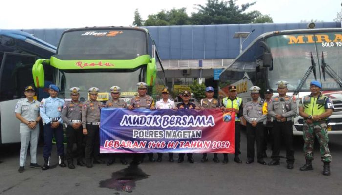 Kasat Lantas Rampchek dan Tes Urine Sopir Bus di Terminal Maospati