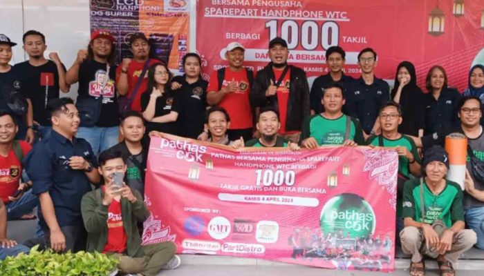 PATHAS dan Pengusaha Sparepart HP WTC Bagi-bagi 1000 Takjil