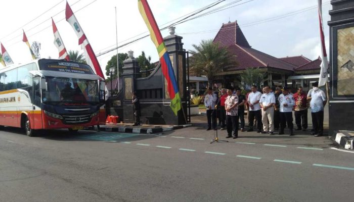 Pj Bupati Lepas Armada Gratis Arus Balik ke Jakarta