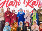 Raih Penghargaan Perempuan Inspiratif dari Menteri PPPA, Khofifah: ‘Be Yourself and Do The Best’