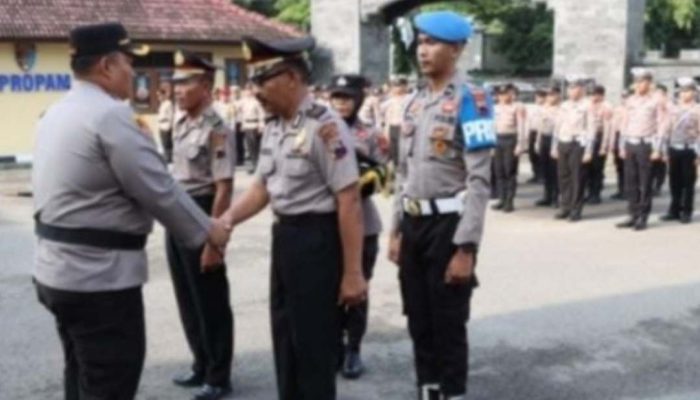 Kapolres Rembang Pimpin Upacara Kenaikan Pangkat Pengabdian