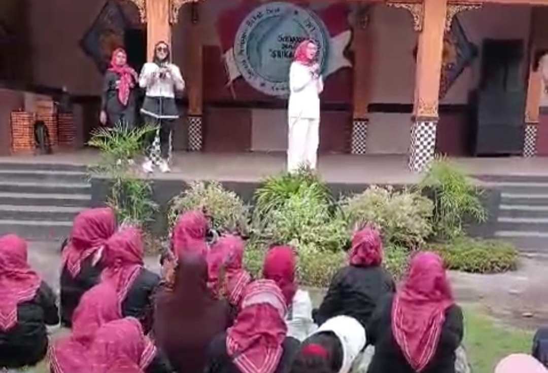 Kerudung Merah