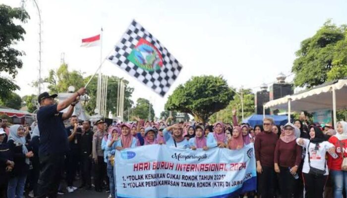 Cara Berbeda, Pemkab Jombang Gelar Fun Walk Bersama Buruh di Peringatan May Day