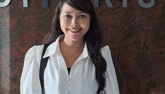 Bercita-cita Punya Rumah Bersalin Sendiri, Bidan Ini Studi Lanjut ke S2