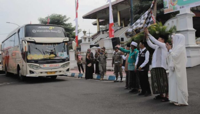Diiringi Tangis, Pemkab Jember Lepas JCH 2024