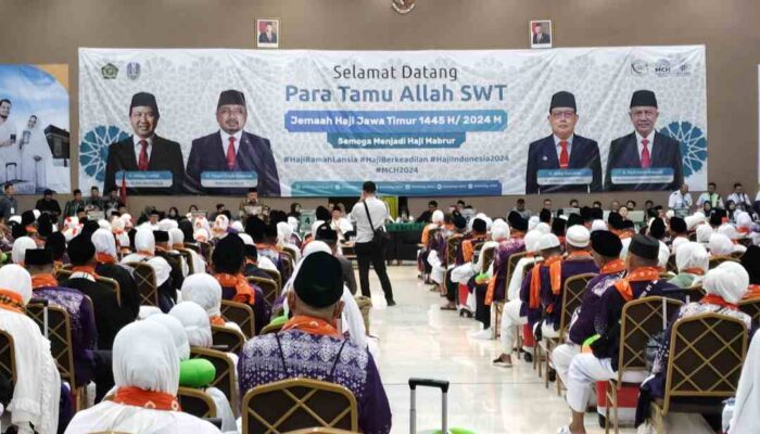 Pj. Gubernur Lepas Kloter I Jemaah Calon Haji Jatim, Ingatkan Jaga Nama Baik Bangsa