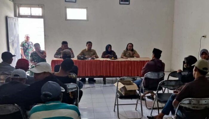 Isu Kades Grobogan Digerebek, Warga Ngeluruk ke Kantor Kecamatan