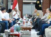 Kapolda Jatim Terima PWI Jatim Award, Sukses Jaga Kondisivitas Pemilu 2024