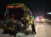 Bus Wisata Angkut Rombongan SMP PGRI 1 Wonosari Kecelakaan di Tol Jombang, 2 Orang Tewas