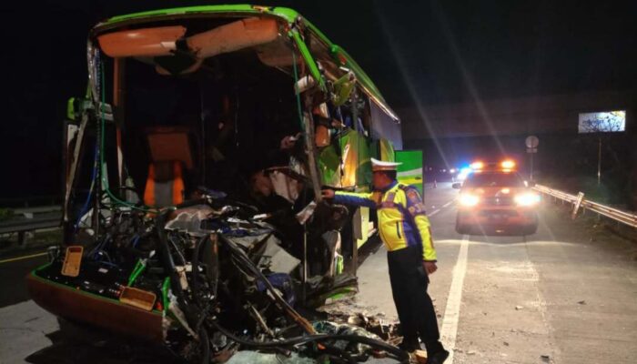 Bus Wisata Angkut Rombongan SMP PGRI 1 Wonosari Kecelakaan di Tol Jombang, 2 Orang Tewas
