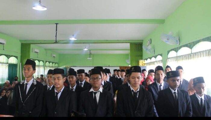 157 Siswa SMP Al-Huda Berikrar di Acara Pelepasan Angkatan Tahun 2023-2024