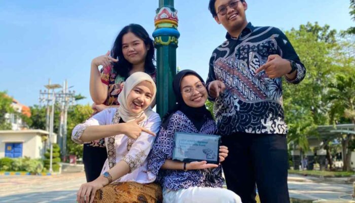 Mahasiswa Farmasi Unair Raih Juara Pertama Kompetisi Internasional