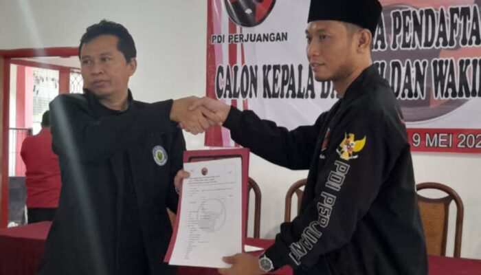 Mas Hakim, Budayawan Topeng Jombang Daftar Cabup ke PDIP