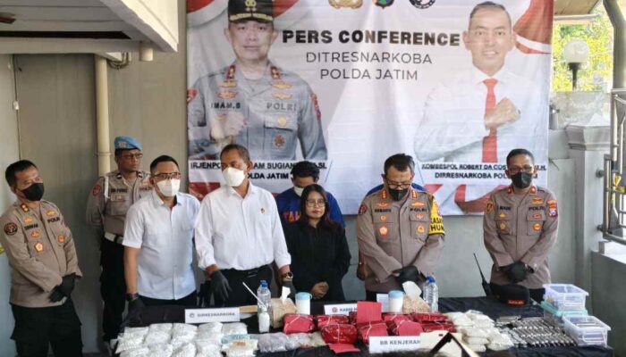 Ditresnarkoba Polda Jatim Ungkap Kasus Rumah Produksi pil Carnophen dan Double L