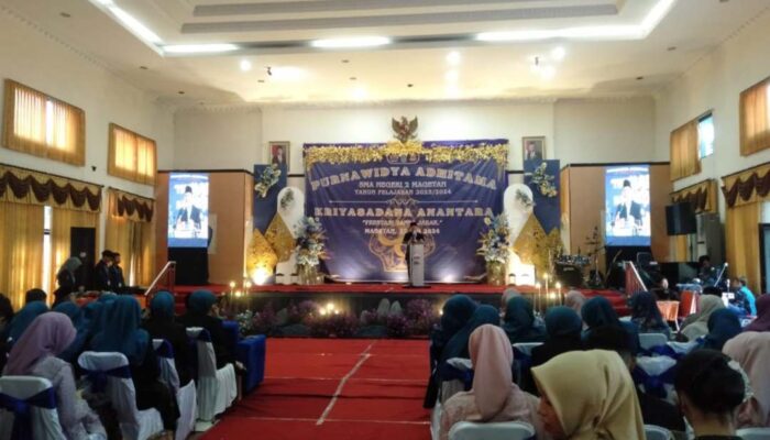 SMAN 2 Magetan Mewisuda 333 Siswa