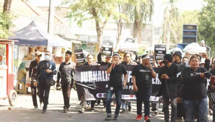 Puluhan Jurnalis Sampang Gelar Aksi Penolakan RUU Penyiaran