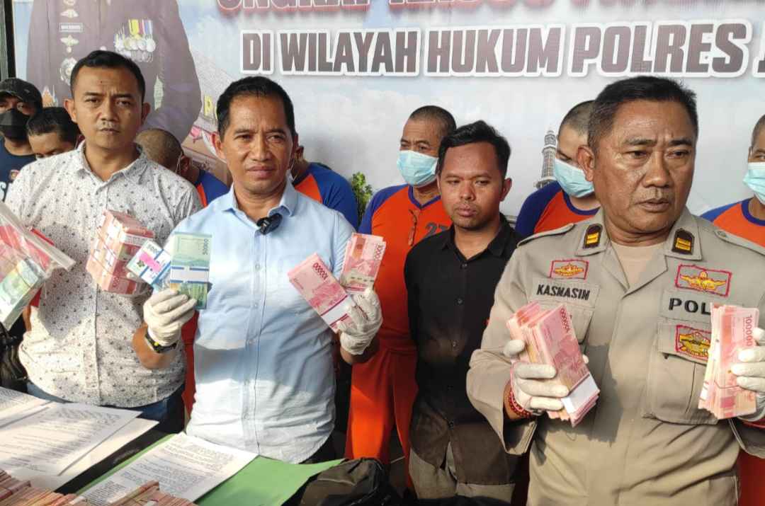 uang palsu