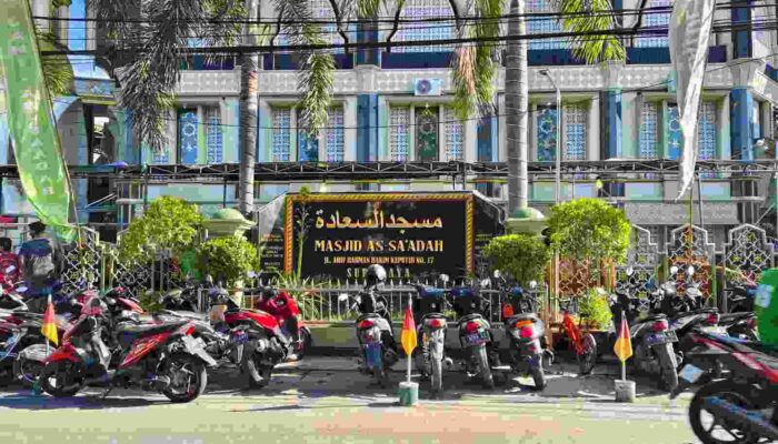 Masjid Tertua di Keputih Potong 23 Sapi dan 75 Kambing