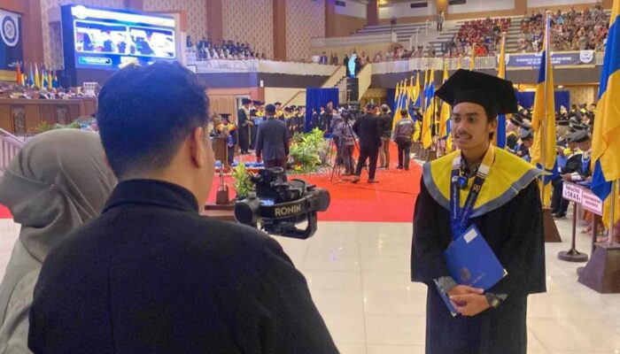 Unair Mewisuda 160 Penerima Beasiswa, Salah Satunya Anak Tukang Tambal Ban