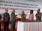 Doktor Suharmono Kasiyun Dedikasi Luar Biasa Majukan Sastra Indonesia