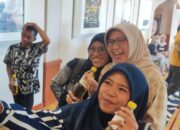 Elektabilitas Meroket, Bunda Indah Bagi-bagi Migor ke Penonton Bioskop