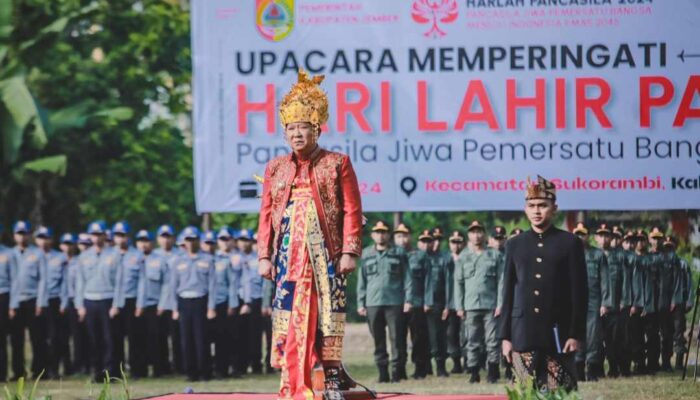 Berpakaian Adat Bali, Bupati Jember Pimpin Upacara Hari Pancasila
