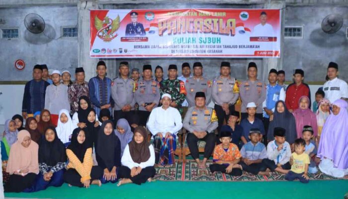 Kapolres Ngawi Beri Kuliah Subuh di Masjid Uswatun Hasanah Watualang