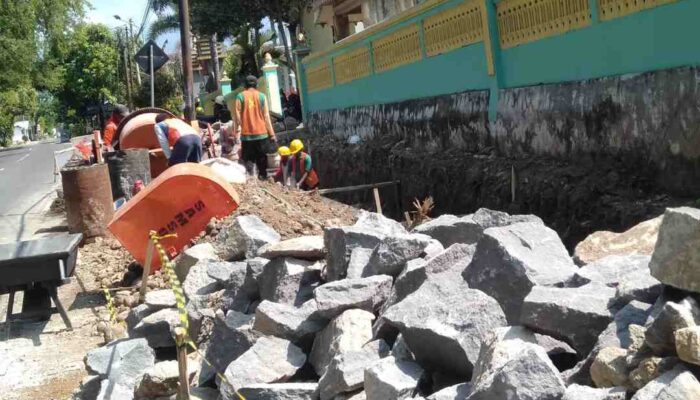 Perlancar Mobilitas Masyarakat, DPUPR Bidang Bina Marga Magetan Lebarkan Jalan Mangkujayan-Tambakmas